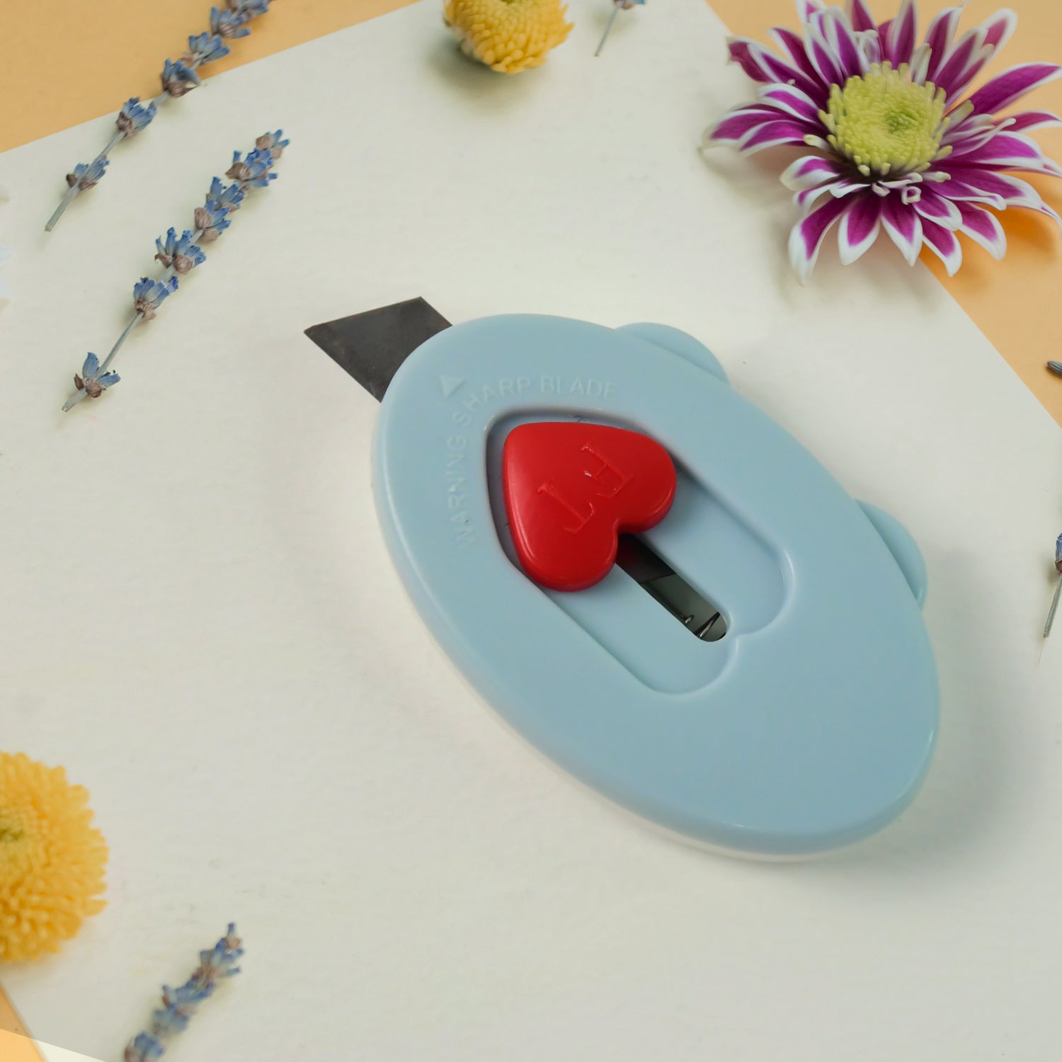 Mini Utility Cutter  Knife With Heart-shaped Safety Lock (1 Pc)